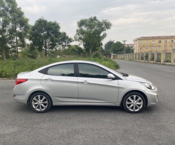 Hyundai Accent 2011 - Màu bạc đẹp