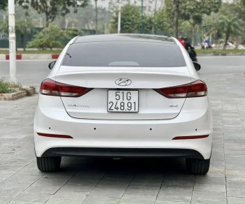 Hyundai Elantra 2016 - Màu trắng