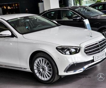 Mercedes-Benz E200 2023 - Xe có sẵn giao ngay