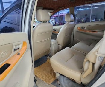 Toyota Innova 2009 - Màu bạc số sàn