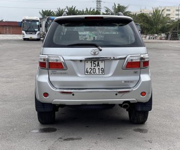 Toyota Fortuner 2010 - Màu bạc số tự động