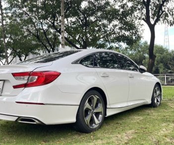 Honda Accord 2020 - Chỉ cần 300 triệu sở hữu ngay xe nhập Honda Accord Turbo màu trắng, giá 920 triệu