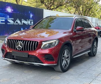 Mercedes-Benz GLC 300 2018 - Cần bán xe màu đỏ