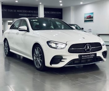 Mercedes-Benz E300 2022 - Màu trắng, giá tốt