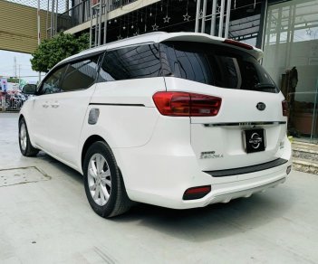 Kia Sedona 2018 - Màu trắng