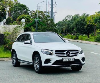 Mercedes-Benz GLC 300 2018 - Màu trắng, nội thất kem