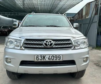 Toyota Fortuner 2009 - Màu bạc số sàn