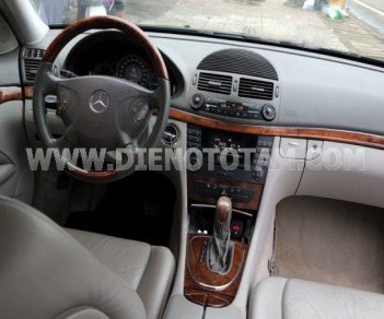 Mercedes-Benz E240 2004 - Nội thất như mới, rất nhiều option hiện đại