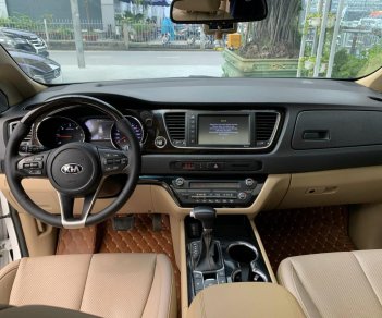 Kia Sedona 2018 - Màu trắng