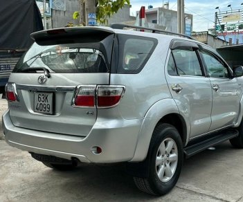 Toyota Fortuner 2009 - Màu bạc số sàn