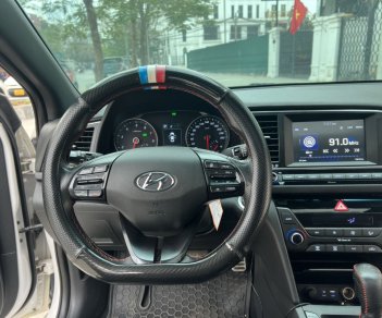 Hyundai Elantra 2018 - Hyundai Elantra 2018