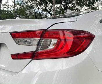 Honda Accord 2020 - Chỉ cần 300 triệu sở hữu ngay xe nhập Honda Accord Turbo màu trắng, giá 920 triệu