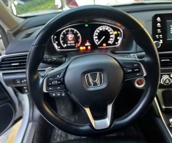 Honda Accord 2020 - Chỉ cần 300 triệu sở hữu ngay xe nhập Honda Accord Turbo màu trắng, giá 920 triệu