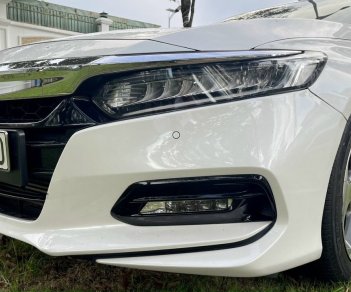 Honda Accord 2020 - Chỉ cần 300 triệu sở hữu ngay xe nhập Honda Accord Turbo màu trắng, giá 920 triệu