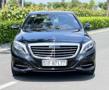 Mercedes-Benz 2017 - Bán xe zin 99% xe đẹp đi 25.000 đen nội thất nâu bao check hãng