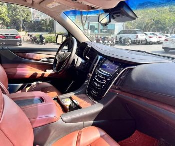 Cadillac Escalade 2015 - Màu đen, nội thất nâu