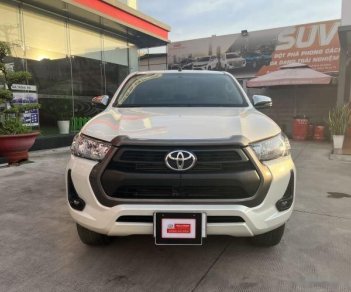 Toyota Hilux 2021 - Màu trắng, xe nhập số tự động