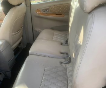 Toyota Innova 2011 - Xe màu bạc