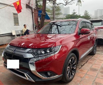 Mitsubishi Outlander 2021 - Màu đỏ giá hữu nghị