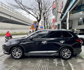 Mitsubishi Outlander 2018 - Màu đen, giá 675tr