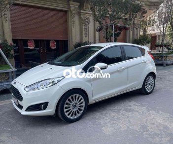 Ford Fiesta   đời cao Hatback màu trắng 2016 - Ford Fiesta đời cao Hatback màu trắng