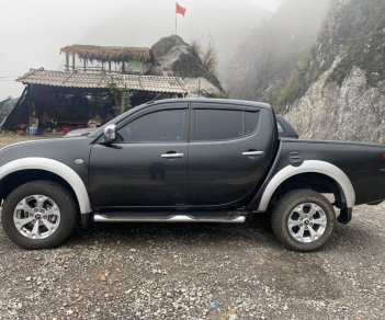 Mitsubishi Triton 2013 - Xe màu đen, nhập khẩu nguyên chiếc số sàn