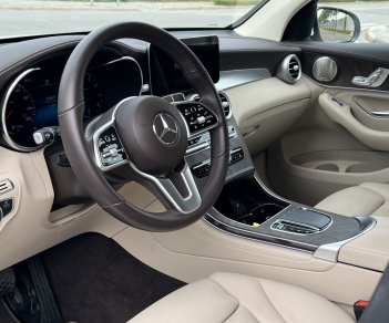 Mercedes-Benz GLC 200 2022 - Đen, nội thất kem, siêu lướt 20 km chính hãng
