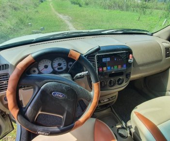 Ford Escape 2001 - Màu trắng, nhập khẩu