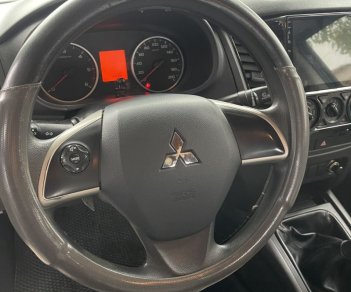 Mitsubishi Triton 2018 - Sơn zin cả xe