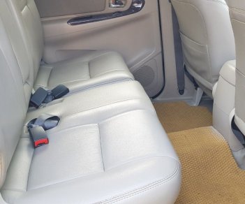 Toyota Innova 2015 - Xe màu bạc