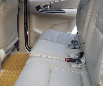 Toyota Innova 2015 - Xe màu bạc