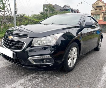 Chevrolet Cruze 2016 - Cần bán xe số sàn, màu đen còn mới ken