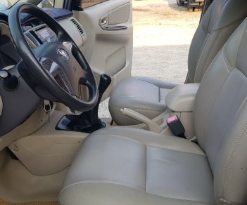 Toyota Innova 2015 - Xe màu bạc