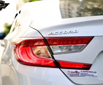 Honda Accord 2022 - Sensing nhập Thái, odo chỉ mới 400km, mới đập thùng