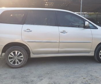 Toyota Innova 2015 - Xe màu bạc