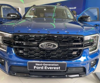 Ford Everest 2023 - Màu xanh - Giá bán khuyến mãi tốt nhất thị trường
