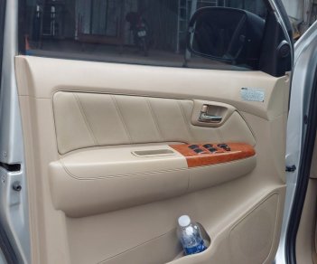 Toyota Fortuner 2010 - Màu bạc, giá ưu đãi