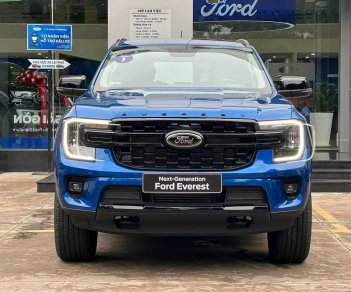 Ford Everest 2023 - Màu xanh - Giá bán khuyến mãi tốt nhất thị trường