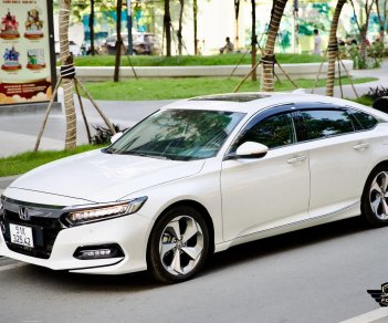 Honda Accord 2022 - Sensing nhập Thái, odo chỉ mới 400km, mới đập thùng