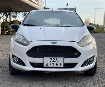 Ford Fiesta 2014 - Màu trắng, nhập khẩu