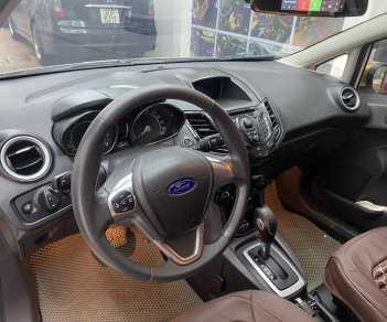 Ford Fiesta 2014 - Xe màu trắng