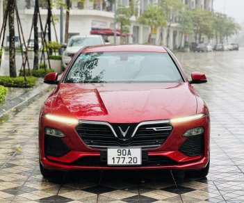 VinFast LUX A2.0 2022 - Xe màu đỏ