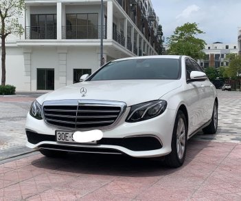 Mercedes-Benz E200 2016 - Xe màu trắng