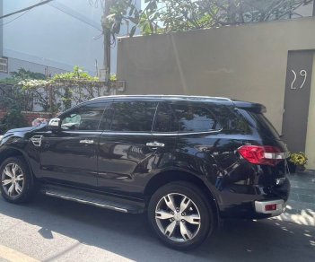 Ford Everest 2016 - Màu đen, nhập khẩu