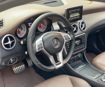 Mercedes-Benz CLA 250 2014 - Màu trắng, nội thất nâu