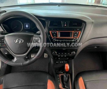Hyundai i20 Active 2015 - Màu bạc, nhập khẩu nguyên chiếc