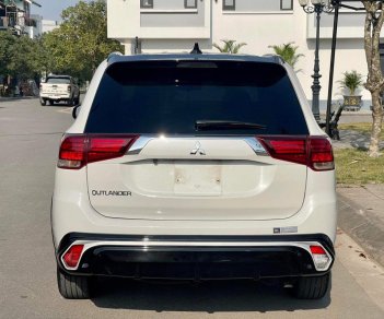 Mitsubishi Outlander 2019 - Màu trắng giá cạnh tranh