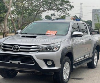 Toyota Hilux 2015 - Màu bạc, xe nhập