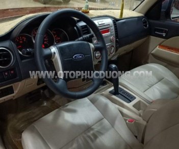 Ford Everest 2011 - Xe màu đỏ số tự động