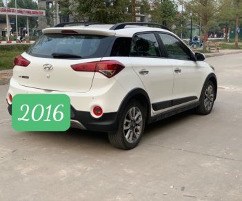 Hyundai i20 Active 2016 - Màu trắng, nhập khẩu nguyên chiếc